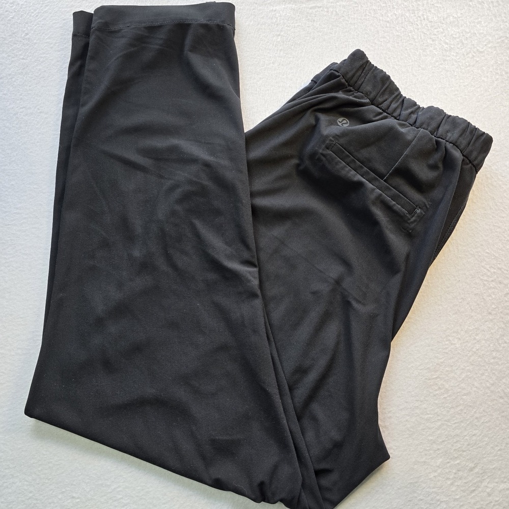 Lululemon On The Fly 7/8 Pant 10 Woven Black Elastic Waist Travel Commuter Crop.